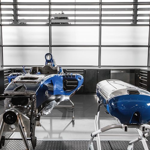 Transportsystem Babypod im Vergleich zu einem Formel 1 Monoque